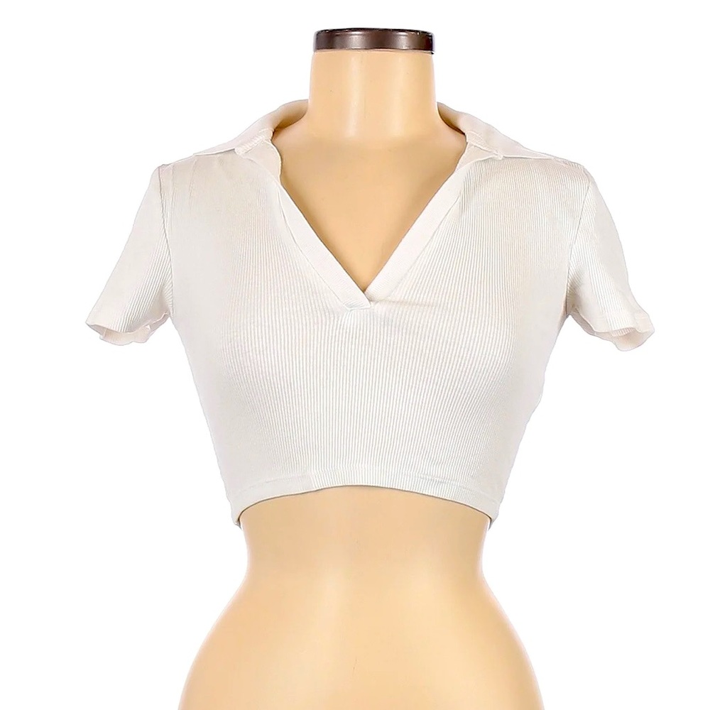 This is a crop, white collar neck from the brand caution with the wind.